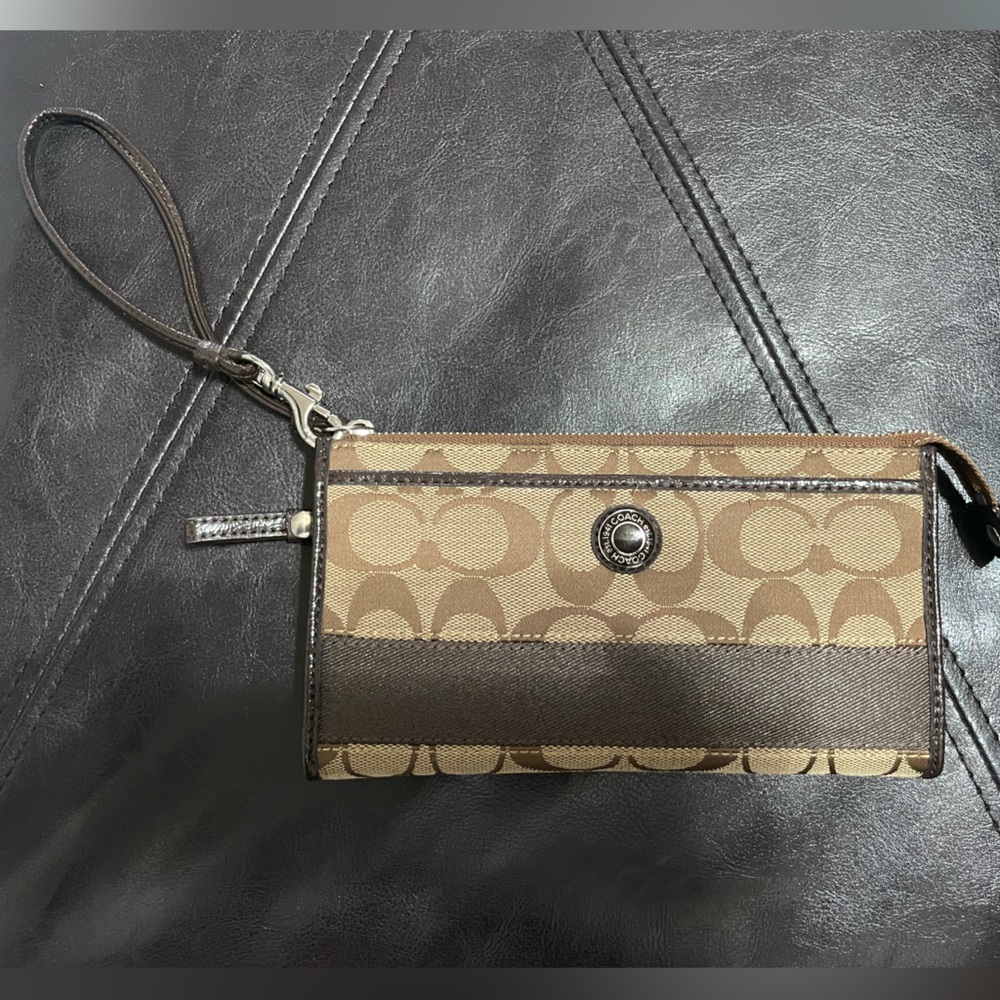 Coach wristlet wallet